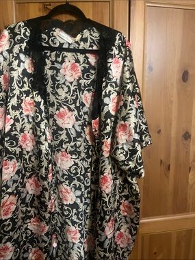 Floral Lace-Trim Black Kimono Robe with Pink Roses